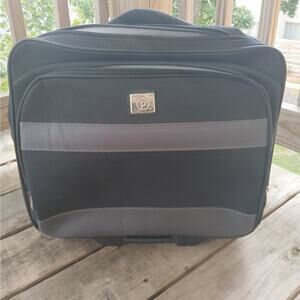 Protege 17 inch rolling laptop bag/carry on luggage